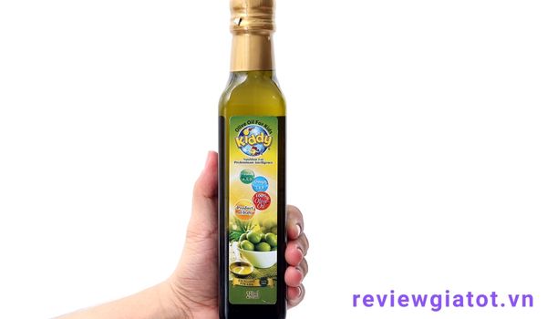 Olive Kiddy là loại dầu ăn dặm cho trẻ em được làm 100% từ dầu oliu nguyên chất